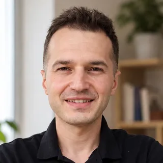 Jérémy, professeur particulier de maths, souriant